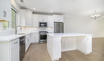 15 E Cross Trl 15, Danbury, CT 06810
