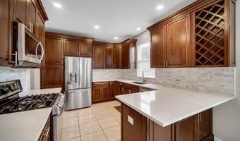 6 Yorkshire Ct, Algonquin, IL 60102