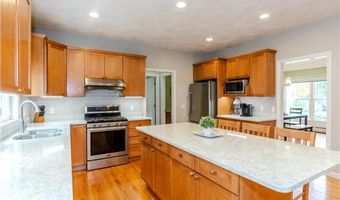 11 Raven Cir, Cranston, RI 02921