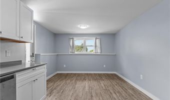 132 Maple Ave, Middletown, RI 02842
