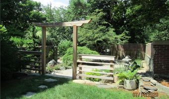414 North Ln, Bristol, RI 02809