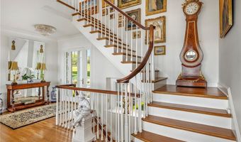 737 Boston Neck Rd, Narragansett, RI 02882
