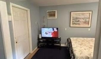 96 Compton St, Belford, NJ 07718