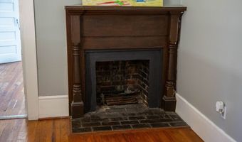 66 Weaver St, Baxley, GA 31513