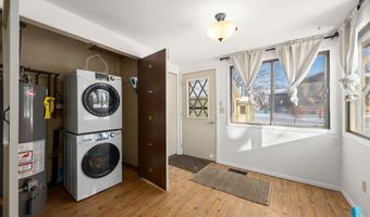 702 S 3rd St, Beresford, SD 57004