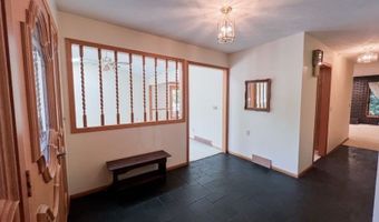 457 E Pioneer Trl, Aurora, OH 44202