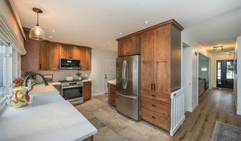 704 Woodrun Dr, Ballwin, MO 63021