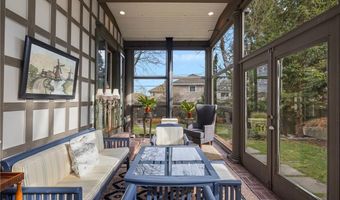 4 Hunter Ave, Newport, RI 02840