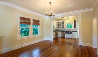 15 8th St, Apalachicola, FL 32320