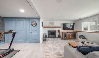 51 Mountain View Dr, Brookfield, CT 06804