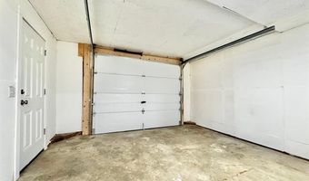 432 Edgewater Dr, Algonac, MI 48001