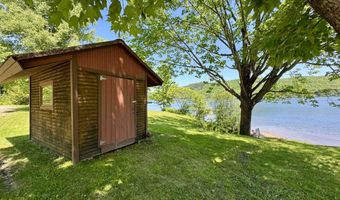 140 Lakeside Ln, Barton, VT 05839