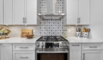 42 Windsor St, Jamestown, RI 02835