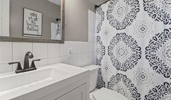 9862 Glenmont Dr, Affton, MO 63123