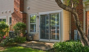 1934 N Charter Point Dr, Arlington Heights, IL 60004