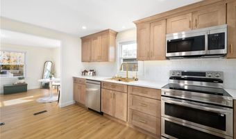 122 Elder St, Lincoln, RI 02865