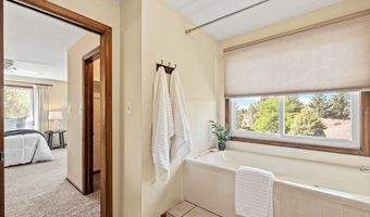 421 SIOUX Dr, Cheyenne, WY 82009