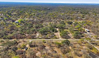 828 Shady Grv, Adkins, TX 78101