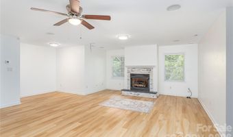 602 Hidden Springs Dr, Asheville, NC 28804
