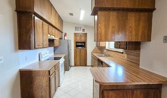 1421 Savannah Cir, Altus, OK 73521