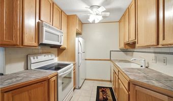 4 Pine Tree Dr 233, Arden Hills, MN 55112