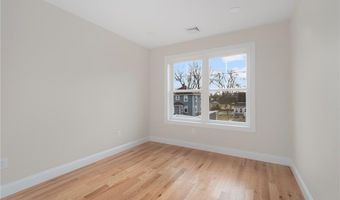 39 Winsor St, East Providence, RI 02914