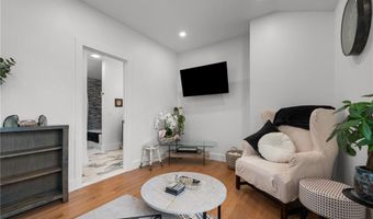 97 Eustis Ave 2, Newport, RI 02840