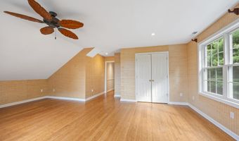 40 Nathan Hale Ct, Cheshire, CT 06410