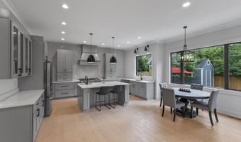 414 N MONROE St, Arlington, VA 22201