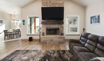 170 Rolling Hills Blvd, Alvord, TX 76225