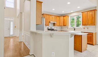 21565 CENTER POINT Cir, Ashburn, VA 20147