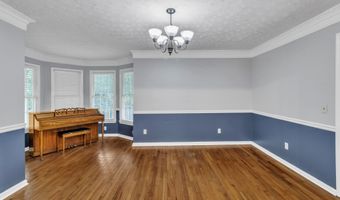 125 Lake Picketts Dr, Acworth, GA 30101
