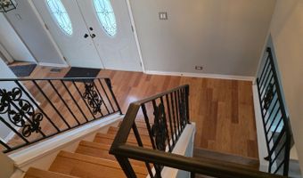 1719 W Lexington Dr, Arlington Heights, IL 60004