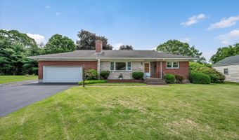 6 Woodlawn Dr, Cromwell, CT 06416