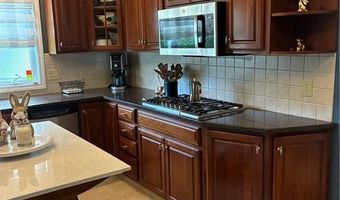 32 Sweet Pea Dr, Cranston, RI 02920