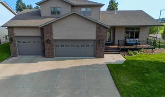 921 Longhorn Dr, Bismarck, ND 58503