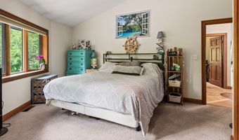 108 Pleasant Valley Rd, Amesbury, MA 01913