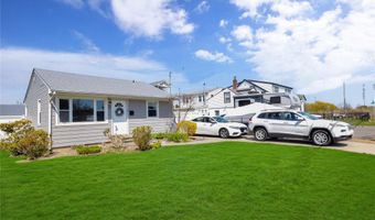 3 Kent Pl, Amityville, NY 11701