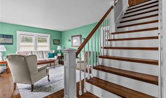 129 Bliss Mine Rd, Newport, RI 02840