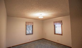 931 E Oak St, Algona, IA 50511