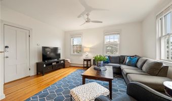 35 Marsh St, Newport, RI 02840