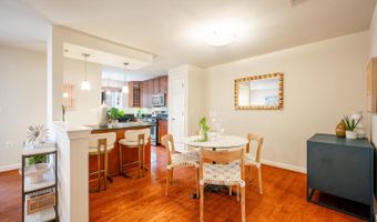 4113 S FOUR MILE RUN Dr #404, Arlington, VA 22204