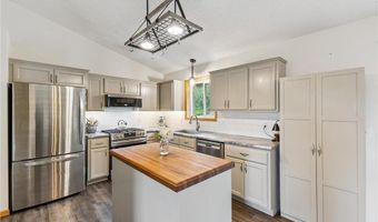 207 Ash St E, Annandale, MN 55302
