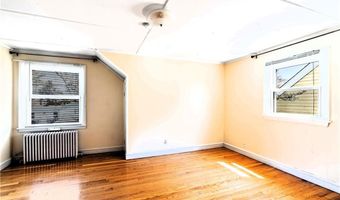 19 Hillside Ave, Newport, RI 02840