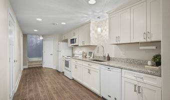 10 Roxbury Rd, Madison, WI 53704