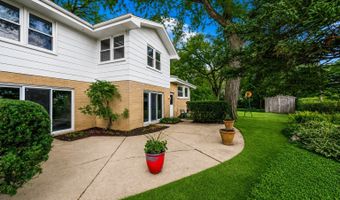 2110 E Eastman Ct, Arlington Heights, IL 60004