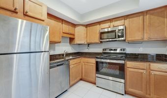 3232 S 28TH St 202, Alexandria, VA 22302