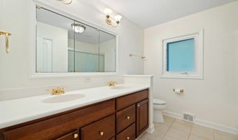 200 N Forest Ct, Addison, IL 60101