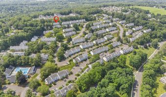 32 Glenview Dr 32, Cromwell, CT 06416