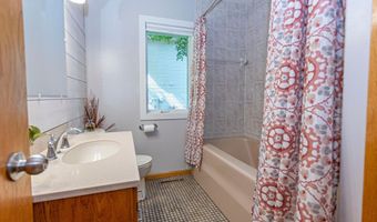 1301 Geneva Dr, Alexandria, MN 56308